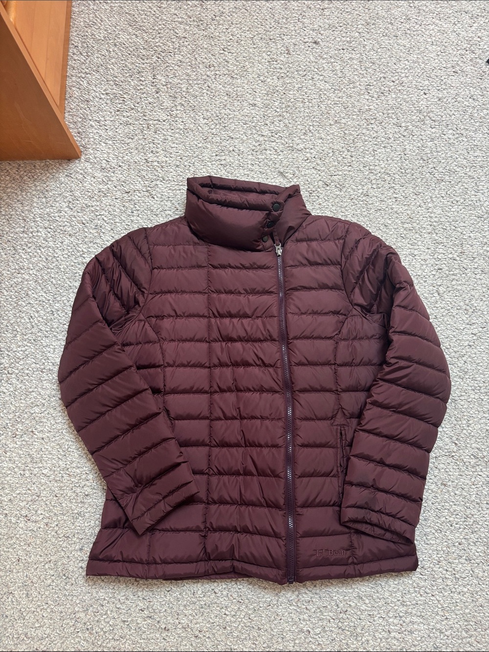 LL Bean Women's Lightweight Puffer Jacket - Burgundy